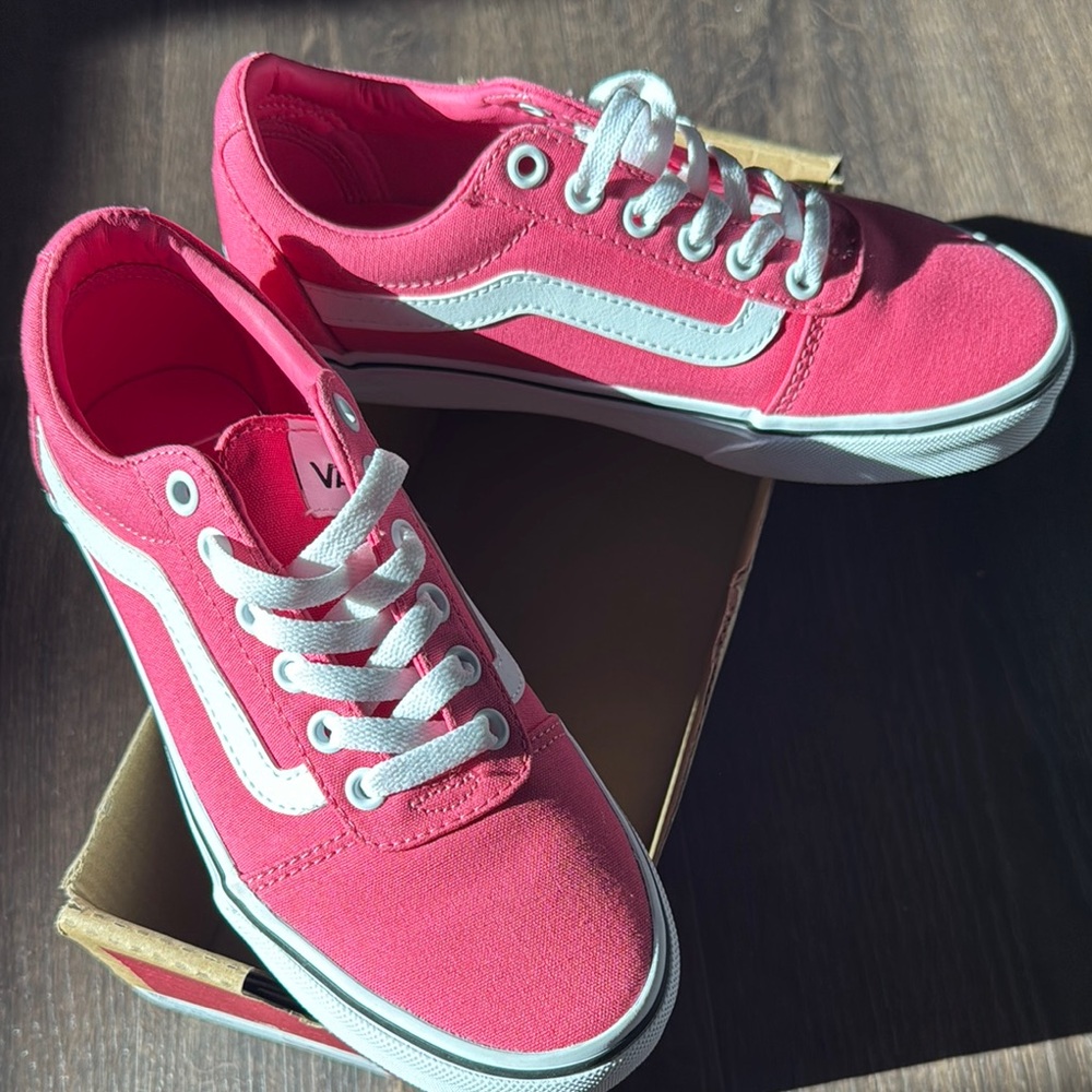 NEW Vans Women's Pink Canvas Sneakers Size 6